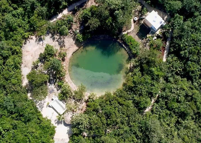 Cenote Escondido Y Campo de férias *