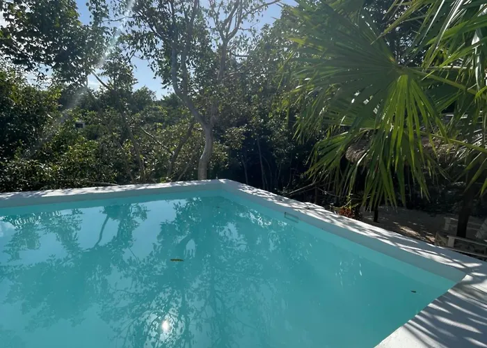 Cenote Escondido Y Campo de férias